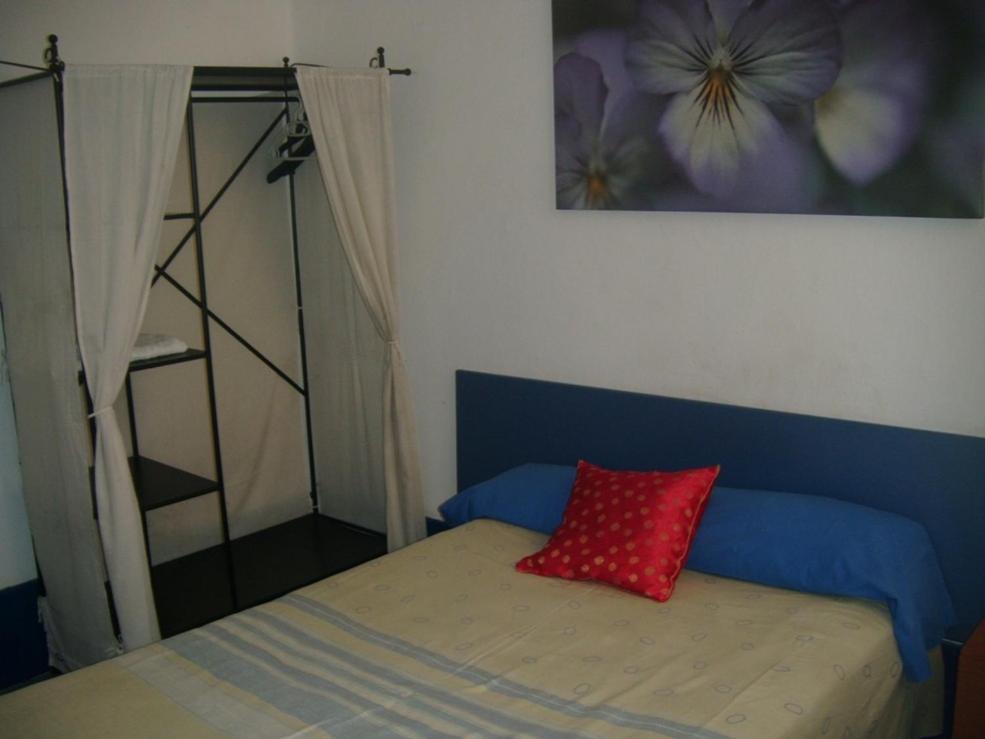 Puerta Del Sol Rooms Madrid Room photo