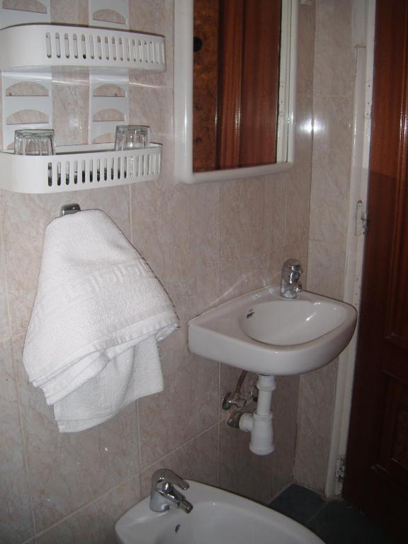 Puerta Del Sol Rooms Madrid Room photo